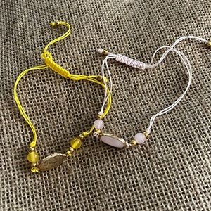 Set of two quarts adjustable bracelets